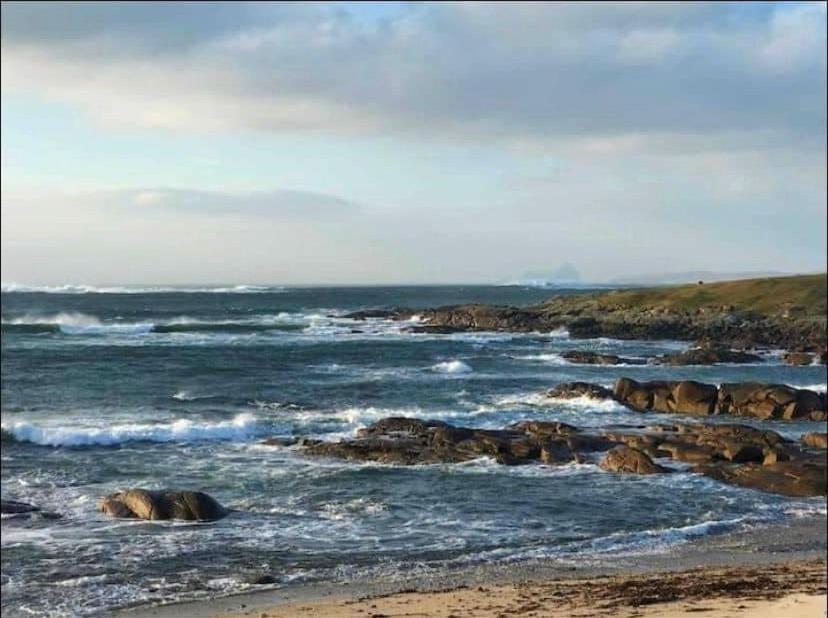 Drop Anchor House, Spacious 3 Bedroom Apartment, Fabulous Sea Views Cleggan Extérieur photo