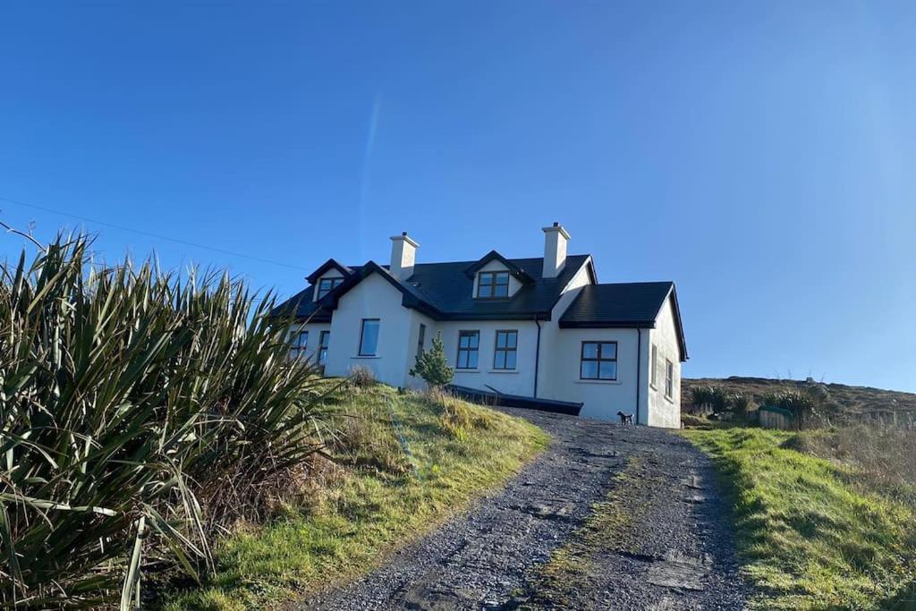 Drop Anchor House, Spacious 3 Bedroom Apartment, Fabulous Sea Views Cleggan Extérieur photo